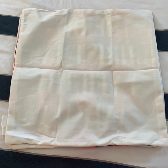 2 pillow covers - Picture 3 of 3